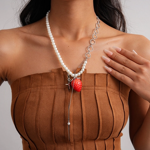 Asymmetrische Aardbei Hanger Ketting Met Imitatie Kunstparels En Legering Ketting Hars Fruit Kruis Ster Charm Voor Dames