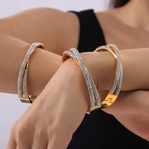 Moda Bracciale Rigido in Acciaio al Titanio Placcato Oro per Donna Lussuoso Design Incrociato Intrecciato con Strass Gioielli Accessori