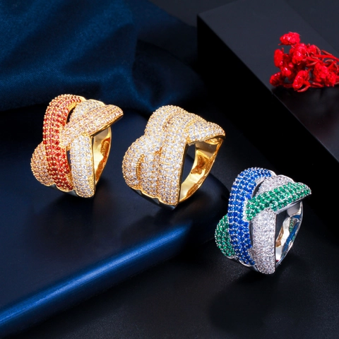 Lussuoso Anello Aperto in Rame e Zirconia per Donna Fascia Larga Incrociata con Pavé Gioielli Eleganti Regalo di Moda