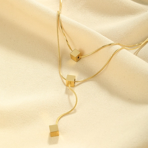 Collier Pendentif Cube Double Couche en Acier Inoxydable Minimaliste pour Femme Chaîne Serpent Plaquée Or Bijoux Géométriques