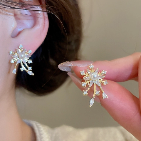 Orecchini A Lobo Fiore Fiocco Di Neve Rame Con Zirconia Perla Artificial E Perno In Argento Gioielli Vintage Eleganti Per Donne
