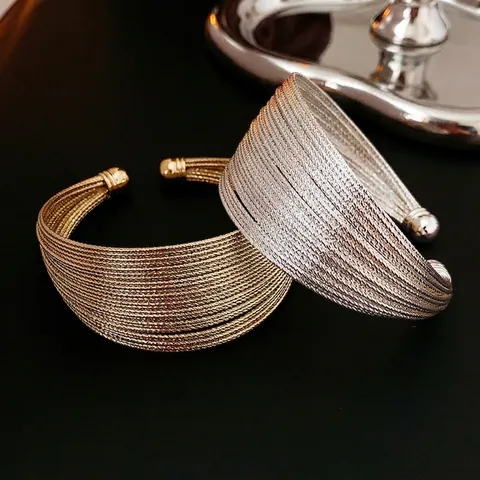 Bracciale Rigido Aperto Multi Strato Filo Metallico Placcato Oro Texture Intrecciata Regolabile Di Fascia Alta Minimalista Da Donna