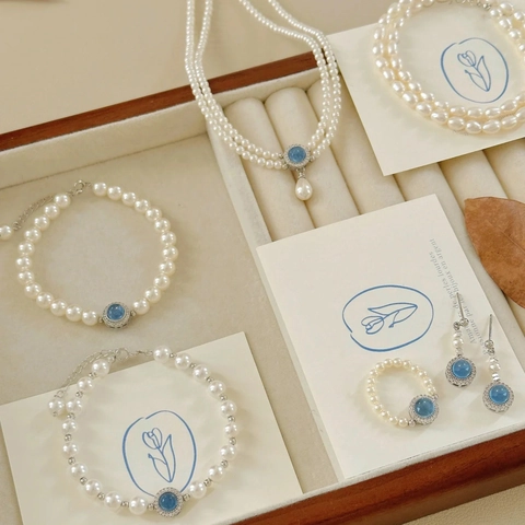 Vintage Faux Artificial Pearl Necklace With Blue Rhinestone Pendant Elegant Jewelry For Women French Retro Style Luxury Accessories