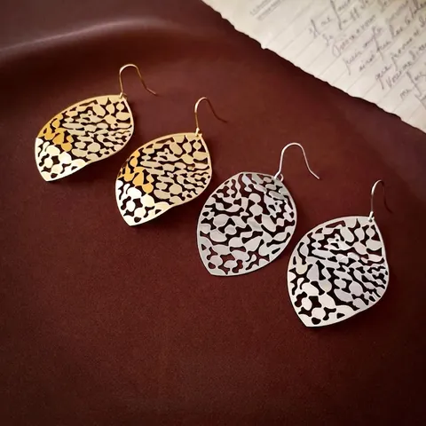 Pendientes De Gota De Hoja Hueca Aleación Con Poste De Plata Patrón De Leopardo Joyería De Moda Exagerada Para Mujeres