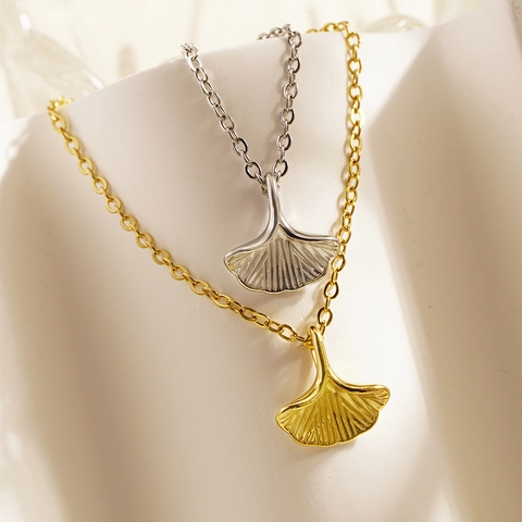 Minimalistische Titanstahl Ginkgoblatt Anhänger Halskette Geometrische Blatt Schlüsselbeinkette Elegante Mode Pendler Schmuck Für Damen Gold Silber