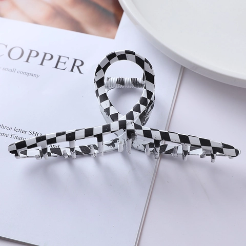 Elegant Geometric Metal Hair Claw Clips For Women Checkered Pattern Heart Bow Hair Clamps Fashion Ponytail Bun Styling Accessories