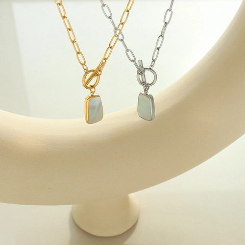 Set Di Gioielli Collana E Orecchini Con Pendente In Madreperla Rettangolare Acciaio Al Titanio Placcato Oro 18K Chiusura A T