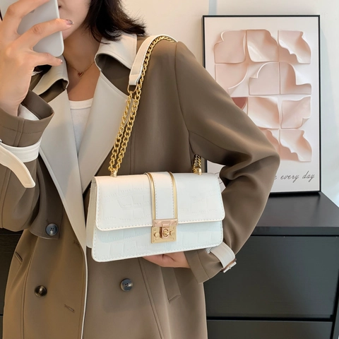 Elegant Crocodile Pattern PU Leather Women Shoulder Bag With Gold Chain Strap And Metal Buckle Simple Retro Style