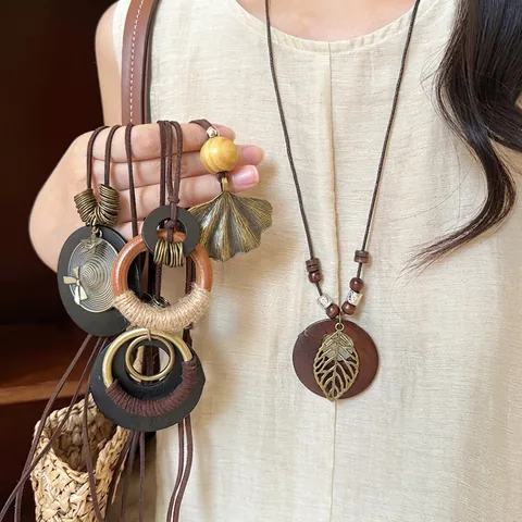 Collier Long Pendentif Bohème Vintage Avec Perles En Bois Et Feuille En Alliage Chaîne De Pull Style Ethnique