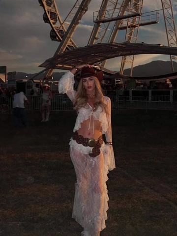 Sexy Weißes Spitze Crop Top Und Gestufter Rüschenrock Glockenärmel V-Ausschnitt Boho Festival Strand Mode Damen