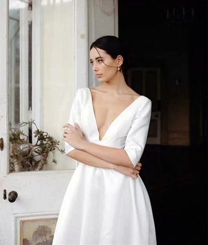 Vestido De Novia Minimalista De Satén Cuello En V Profundo Espalda Descubierta Mangas Medias Elegante