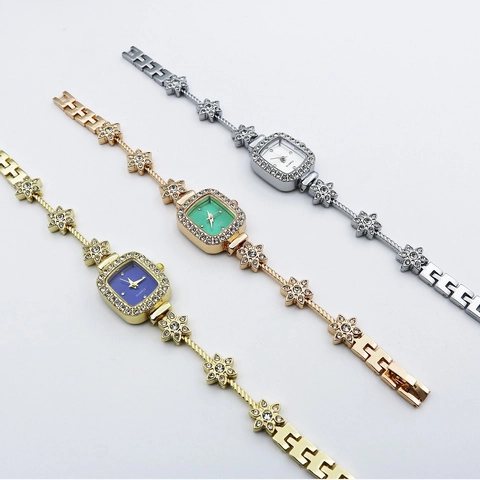 Elegant Women Quartz Watch Square Dial Alloy Rhinestone Encrusted Flower Bracelet Fashion Luxury Wristwatch