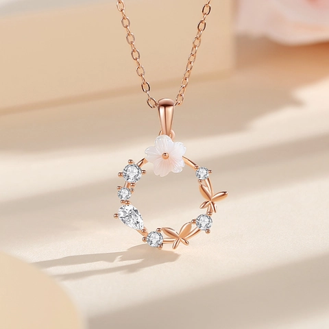 Elegante Collar de Plata de Ley S925 con Colgante de Guirnalda de Flores y Mariposa de Circonia para Mujer Joyería Regalo