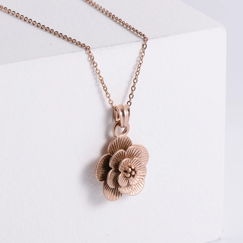 3D Layered Blume Anhänger Halskette 304 Edelstahl Sandgestrahlt Elegant Roségold Vergoldet Schmuck Für Damen