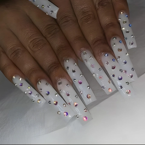 Coffin Shape Lange Press On Nails Weiß Mit Bunten Strasssteinen Glänzende ABS Künstliche Falsche Nägel Für Frauen