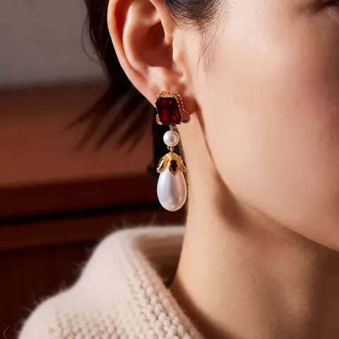 Orecchini A Goccia Vintage Con Zircone Rosso E Perla Artificial A Goccia Gioielli Eleganti Stile Corte Con Perno In Argento Per Donna