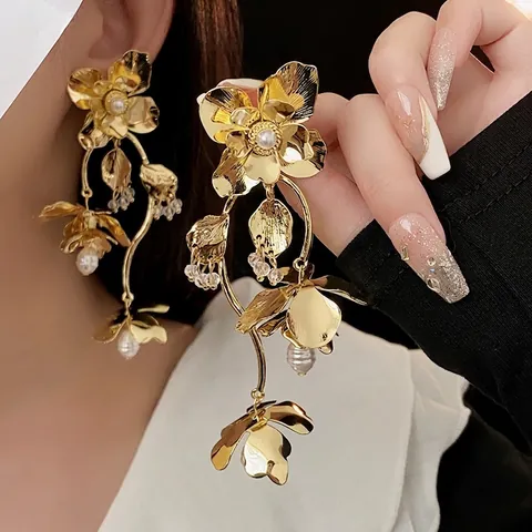 Floral Dangle Earrings With Faux Artificial Pearls And Crystals Alloy Flower Drop Jewelry With Silver Earring Post Elegant For Women