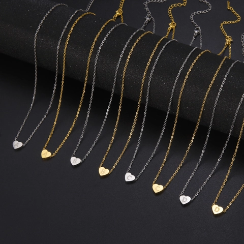 Collana con Pendente a Forma di Cuore con Lettera Iniziale in Acciaio Inossidabile per Donna Uomo Colore Argento Gioielli Regalo