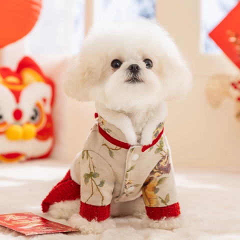 Vestito Di Capodanno Cinese Per Animali Jacquard Tweed Ricamo Floreale Abbigliamento Caldo Con Collo In Finta Pelliccia Fibbia Di Künstliche Perle Per Cani Gatti
