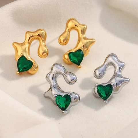 Orecchini A Lobo Cuore Acciaio Inossidabile Placcato Oro 18K Design Irregolare Con Gemma Verde Per Donna