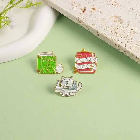 Schattige Cartoon Kat Konijn Boek Emaille Broches Legering Dieren Spelden How To Be Cute Vis Wortelen Badges Sieraden