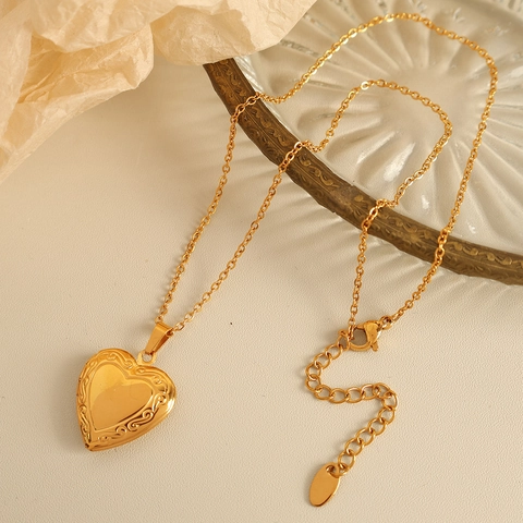 Collar de Relicario de Corazón de Acero Inoxidable Vintage para Mujer Bañado en Oro Relicario Abrible con Relieve Floral