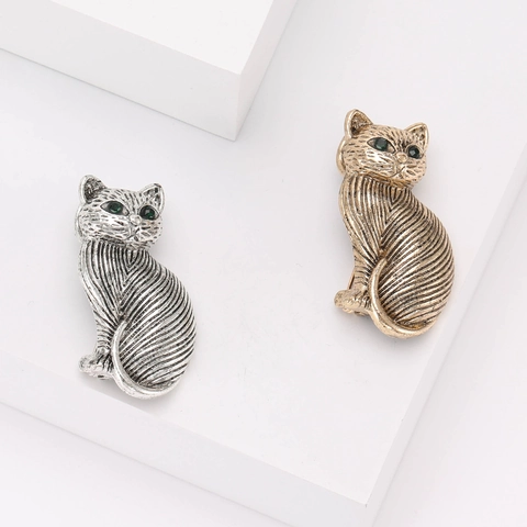 Vintage Alloy Cat Brooch Rhinestone Inlaid Green Eye Animal Lapel Pin For Women Creative Retro Brooch Jewelry Gift