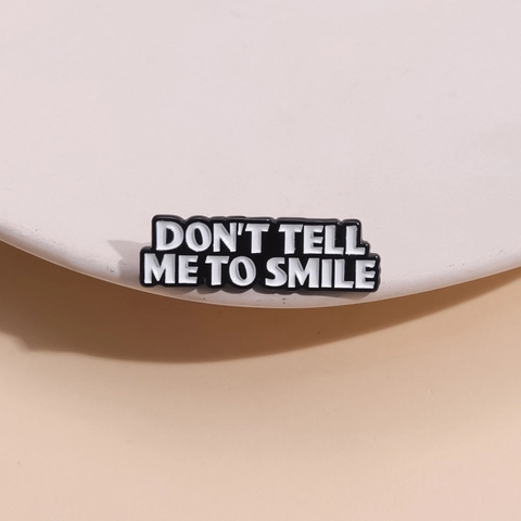 Spilla In Smalto Don't Tell Me To Smile Spilla In Lega Di Zinco Distintivo Slogan Geometrico Gioiello Regalo Per Vestiti Borse