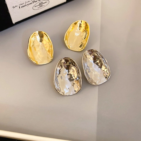 Orecchini A Lobo Geometrici Irregolari In Lega Con Perno In Argento Texture In Metallo Liquido Martellato Per Donna