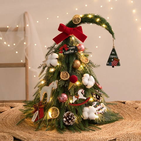 Künstlicher Mini Weihnachtsbaum Desktop Mit LED Lichtern Gebogene Spitze Kiefernzapfen Baumwolle Holzsockel Tischdeko