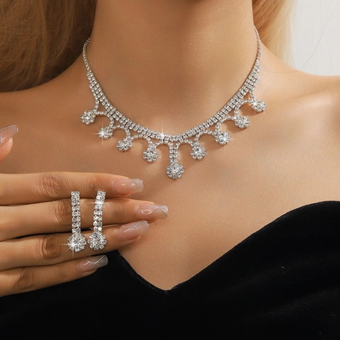 Luxe Legering Strass Sieradenset Elegant Zilver Franje Tassel Ketting Oorbellen Set Voor Vrouwen Bruiloft Sieraden