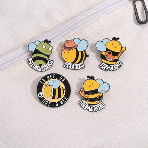 Spilla in Smalto Cartoon Divertente Anatra Gialla Ape Animale Lega Spille Per Vestiti Zaino Borse Creativo Distintivi Risvolto Gioielli Regalo