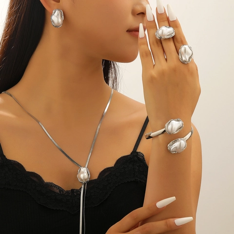 Barock Unregelmäßige Künstliche Perle Schmuckset Zinklegierung Schlangenkette Halskette Armband Ohrringe Ring Für Damen Elegante Mode Accessoires