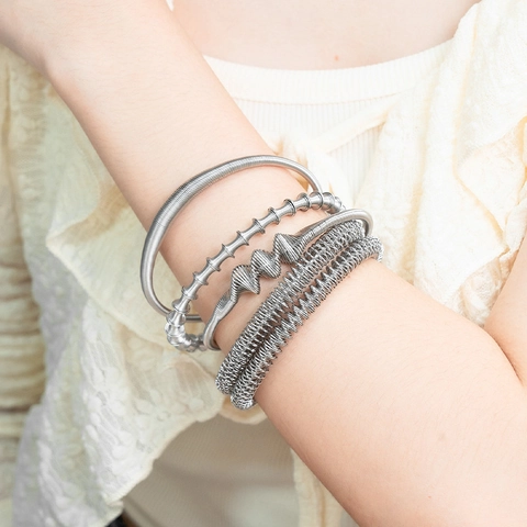 Brazalete Abierto De Resorte En Espiral De Acero Inoxidable Minimalista Joyería Geométrica Retro Para Mujeres