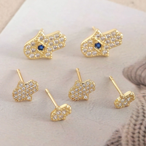 Orecchini a Bottone Mano di Fatima Malocchio in Rame Placcato Oro Con Perno in Argento Sterling 925 Zirconia Intarsiata Donna