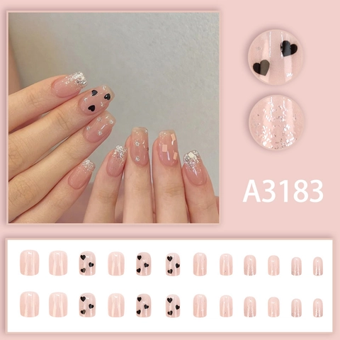 Faux Ongles Rose Nu Motif Cœur Noir Paillettes Argentées Court Carré Ongles Artificiels Doux Élégant Femmes