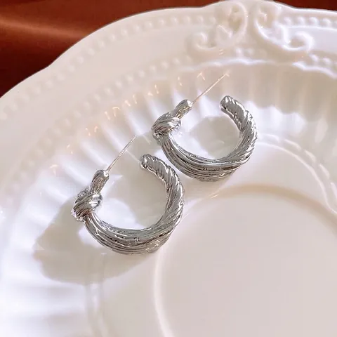 Verknotete Runde Creolen Kupfer Mit Silbernem Ohrstecker Retro Minimalistischer Luxusstil Für Frauen