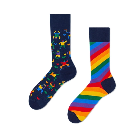 Asymmetrische Crew Socken Baumwollmischung Cartoon Neuheit Bunte Gemusterte Casual Strumpfwaren Für Herren Damen