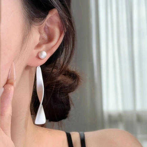 Gedraaide Metalen Hangoorbellen Met 925 Sterling Zilveren Oorknopje Geborstelde Matte Afwerking Geometrische Spiraal Sieraden Voor Dames