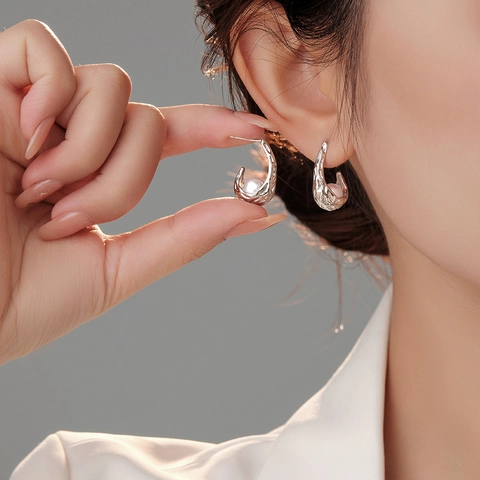Orecchini a Bottone in Rame con Texture Irregolare e Perla Artificiale con Perno in Argento Sterling 925 Gioielli Donna