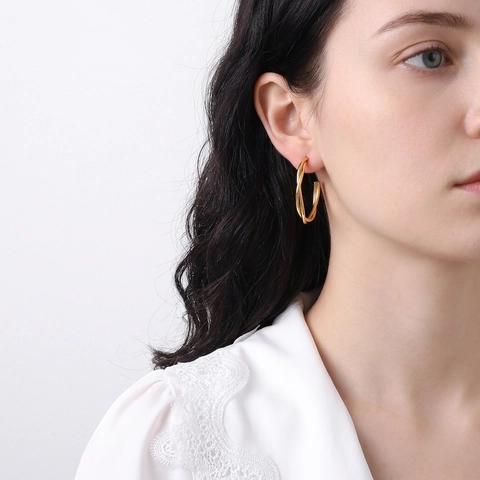 Orecchini a Cerchio Intrecciati a Doppio Strato in Stile Hong Kong in Acciaio al Titanio Placcato Oro 18K Gioielli da Donna