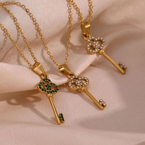 Luxury Stainless Steel Key Pendant Necklace For Women Vintage Hollow Electroplated Rhinestone Artificial Pearl Jewelry