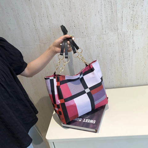 Damen Patchwork Karo Schultertasche PU Leder Große Kapazität Tote Bag Mit Metallkette Geometrisches Muster Lässige Handtasche