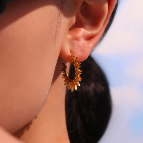 Pendientes De Aro En C Con Rayos De Girasol Acier Inoxidable Chapado En Oro De 18K Sol Radiante Para Mujer Joyería