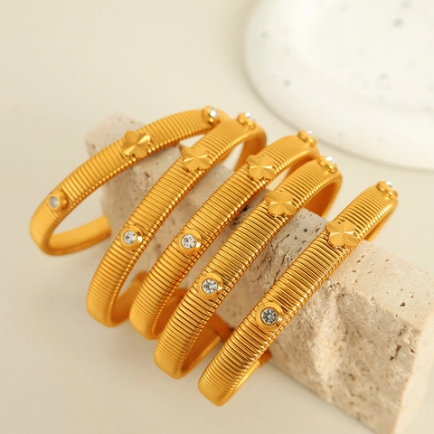 Titanium Steel Clover Cuff Bracelet Gold Plated Spiral Texture Rhinestone Inlaid Fashion Jewelry Bangle For Women