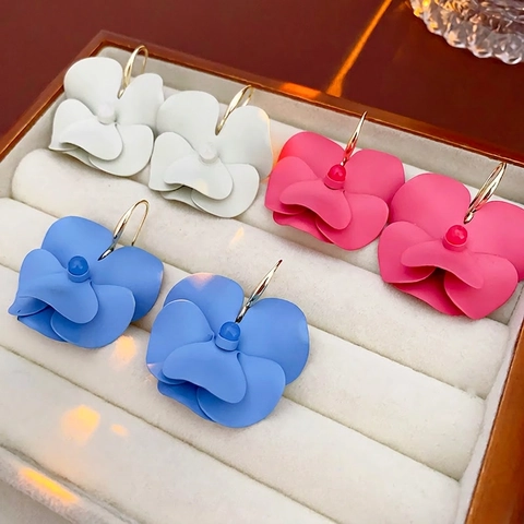 Orecchini Pendenti A Fiore Petali 3D Stratificati Lega Finitura Opaca Ganci Placcati Oro Gioielli Eleganti Per Donne