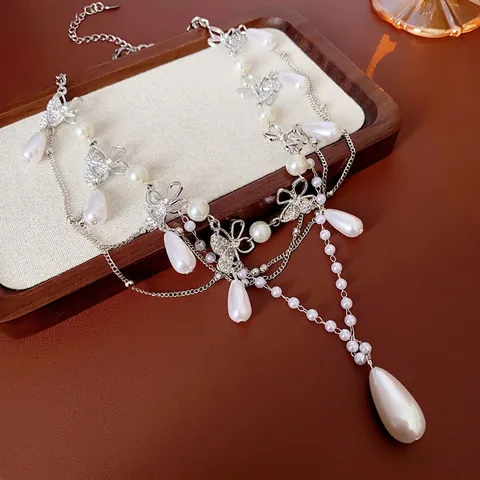 Mehrlagige Künstliche Perlenkette Legierung Strass Schmetterling Wassertropfen Anhänger Französisch Vintage Elegant Schmuck Damen