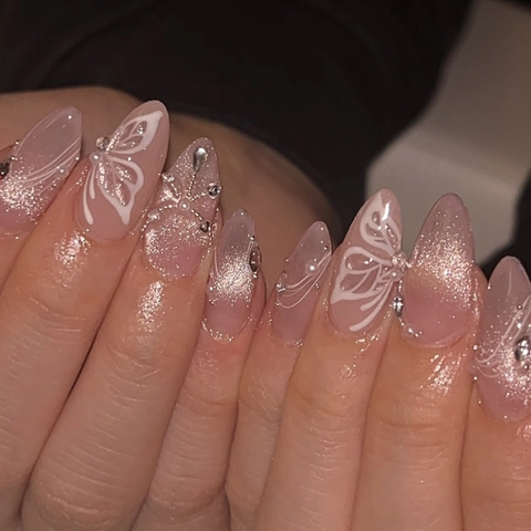 Press On Nails Mandelform Cat Eye Funkelnd Nude Pink Glänzend Schmetterling Strass Künstliche Perle Maniküre Für Frauen