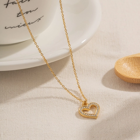 Elegante Herz Anhänger Halskette Edelstahl 18K Vergoldet Mit Zirkonia Minimalistisches Nischen Design Schmuck Für Damen