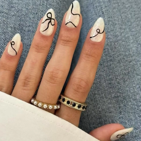 Faux Ongles Press On Art Abstrait Minimaliste Rayures Amande Courte Design Noeud Noir Blanc Perlé Pour Femmes
